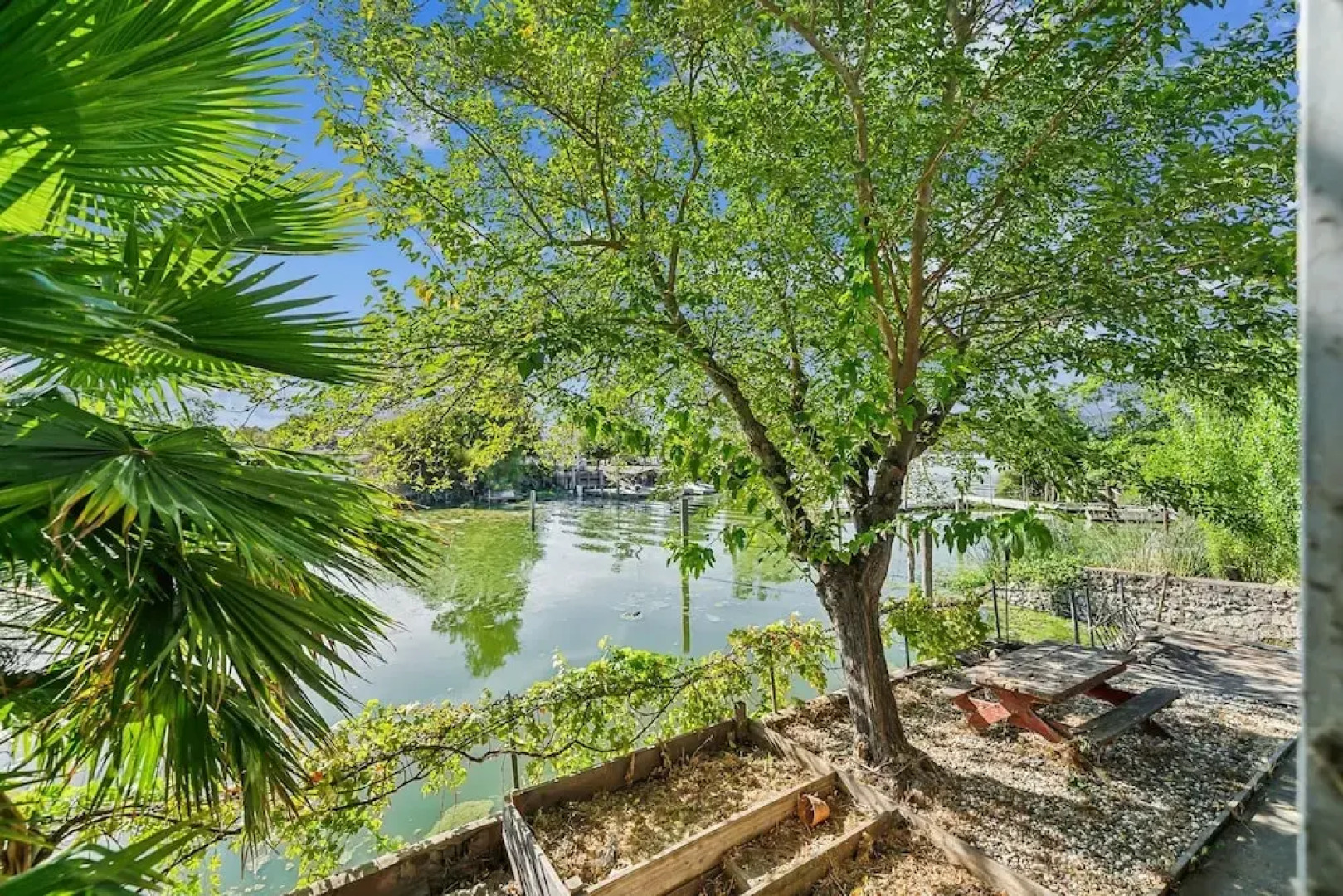 Lakeside Retreat With Private Boat Ramp 3 Bedroom Home by RedAwning