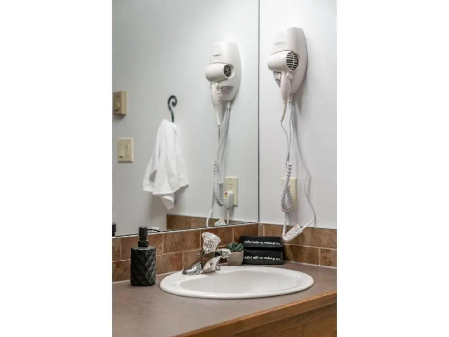 The Grizzly House I Sleep 7 I Patio & BBQ I 55 TV