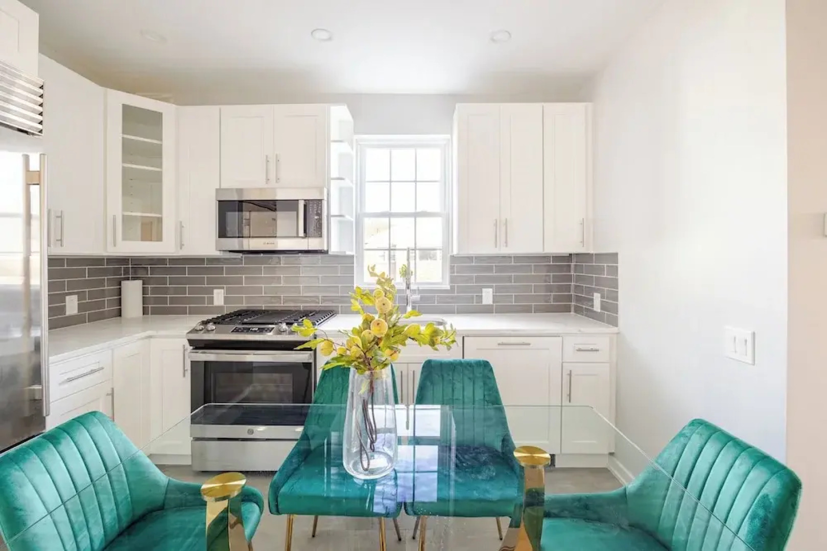 Prime Luxury with Balcony Wood Fireplace