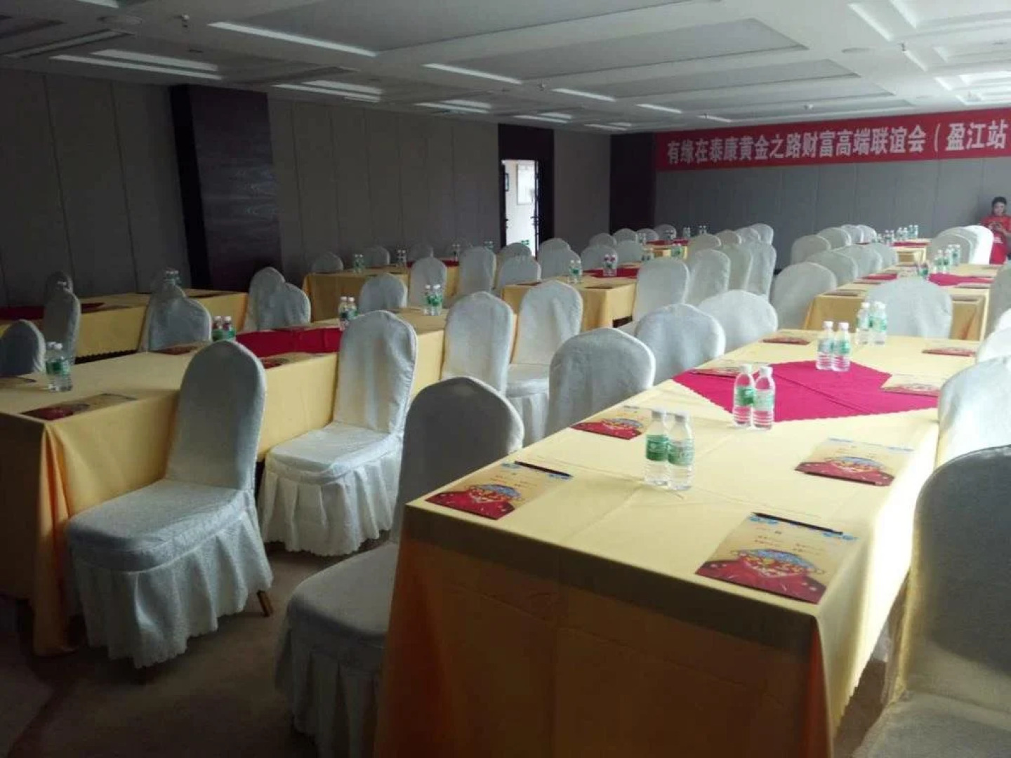 Yingjiang River Bian Chui Hotel