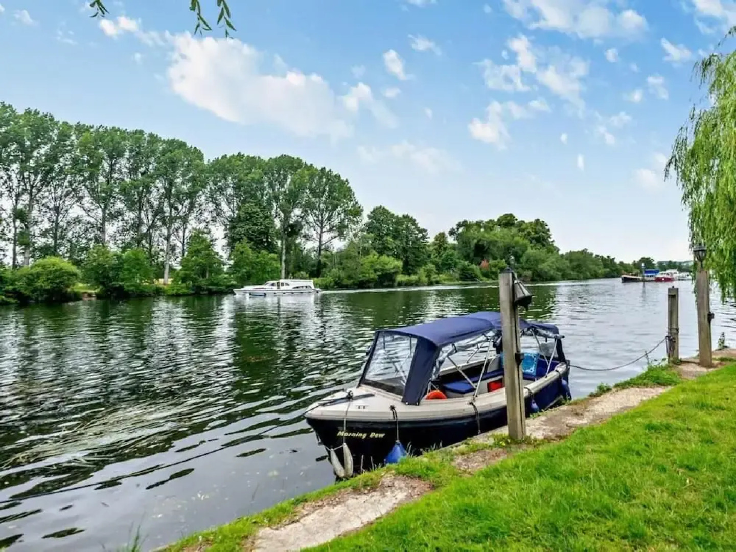 Luxury Riverside Mansion in Marlow