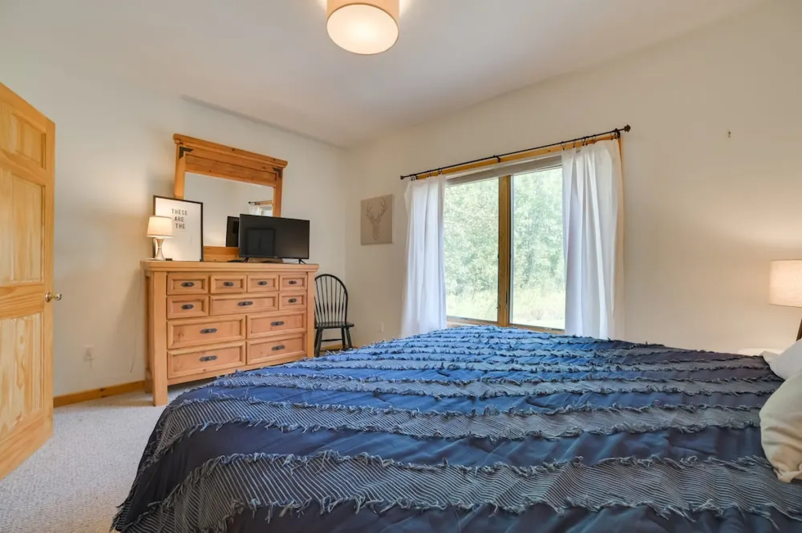 Modern Bellaire Condo: Pool Access, Near Skiing!