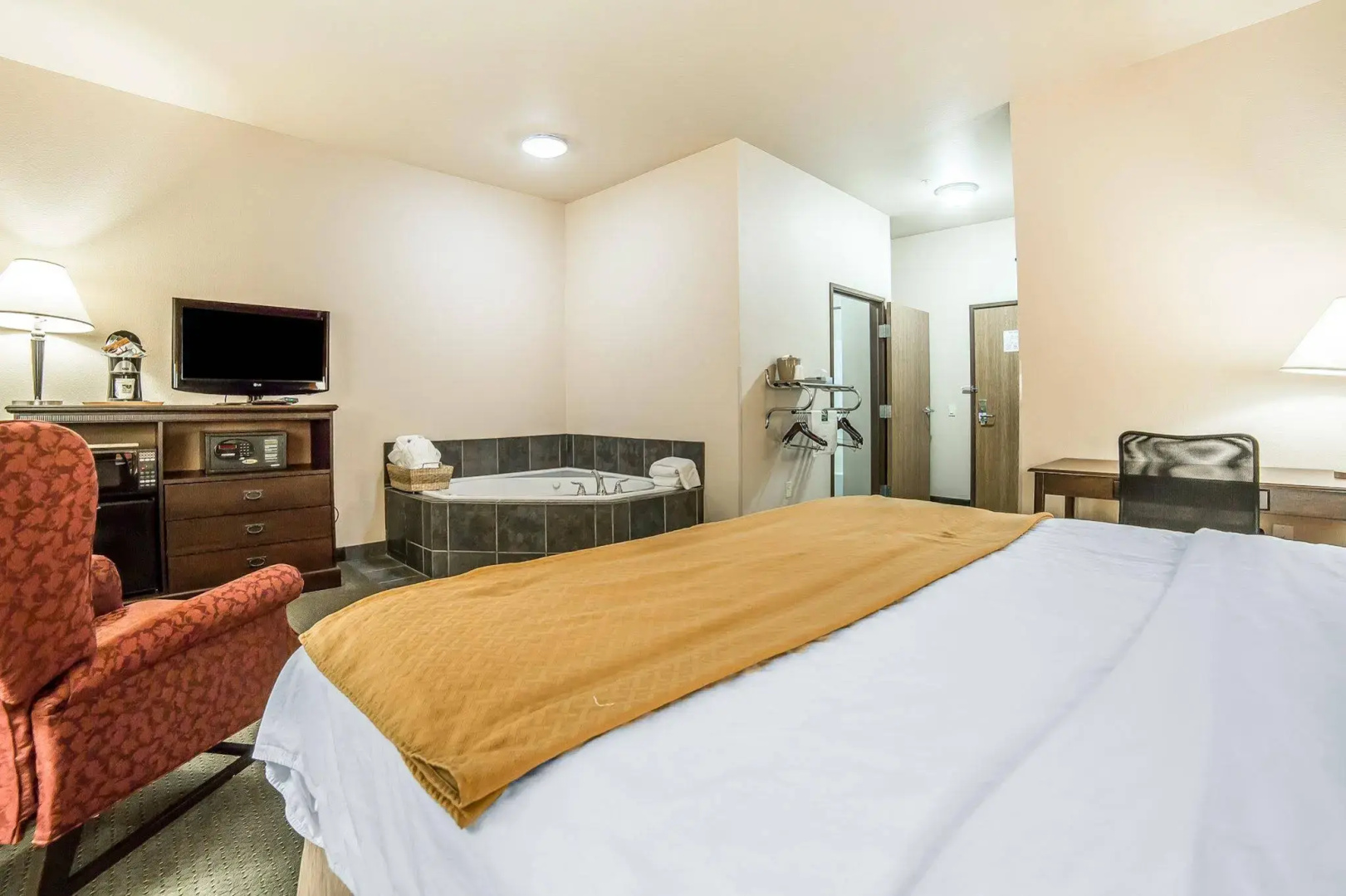 Comfort Inn & Suites Near University of Wyoming