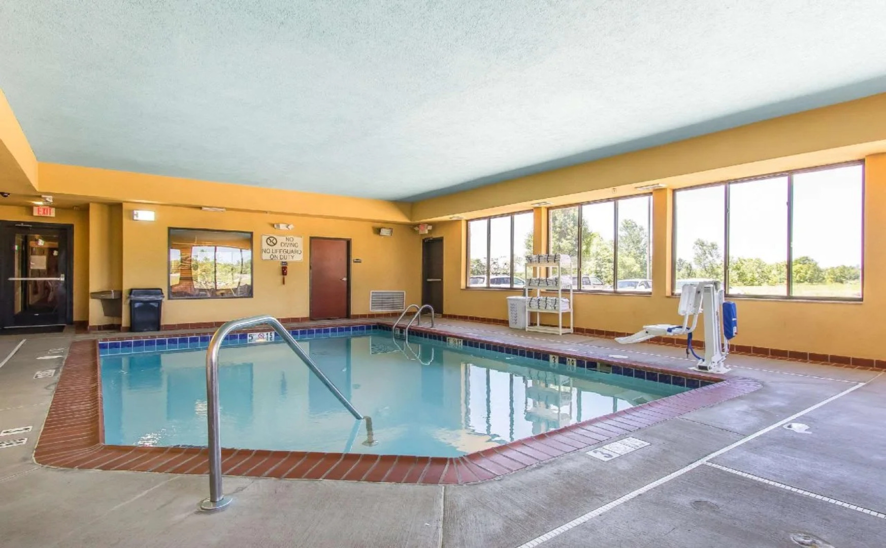 Comfort Suites Hopkinsville near Fort Campbell