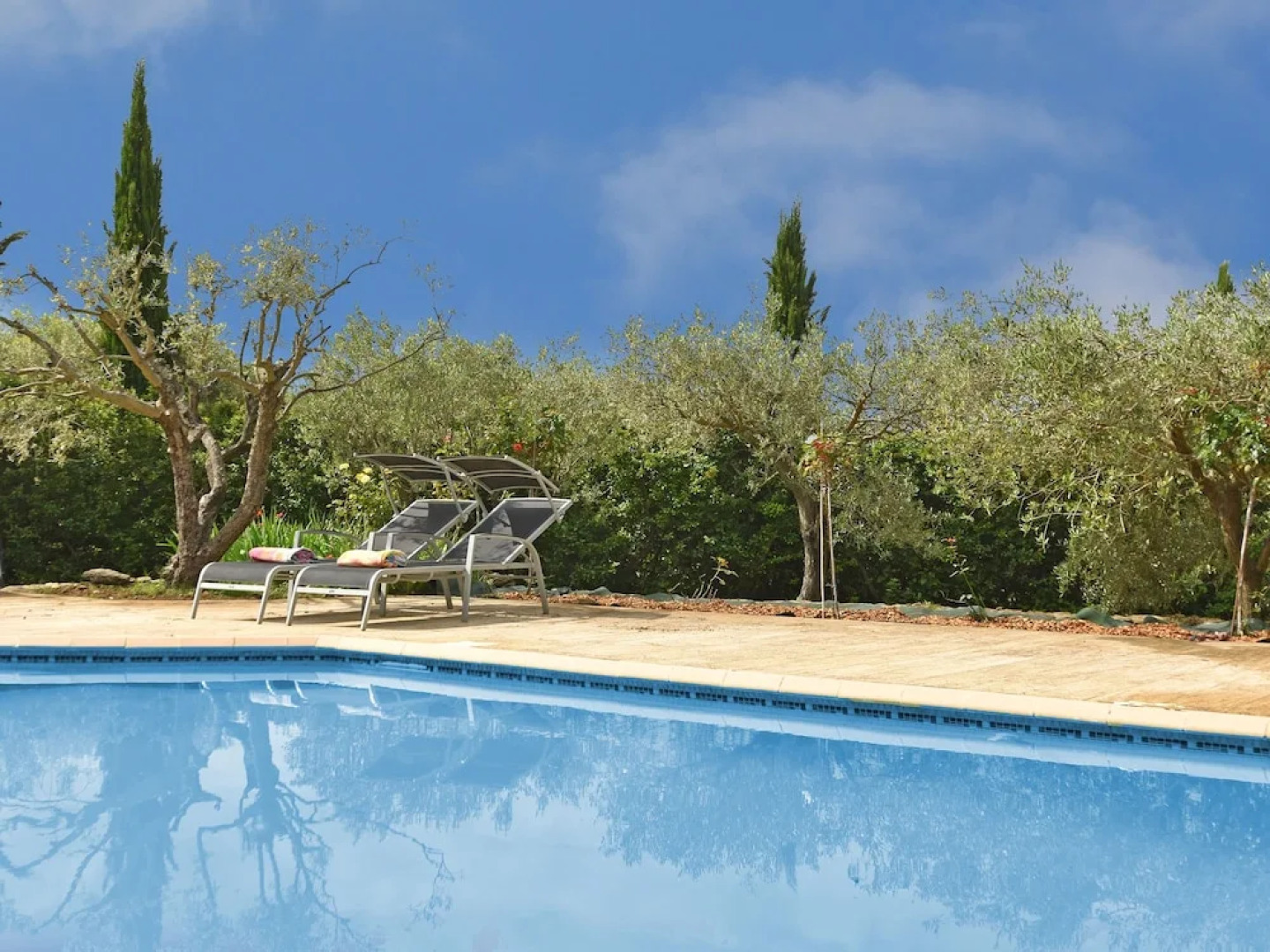 Luxurious Villa in Castillon-du-gard With Outdoor Kitchen