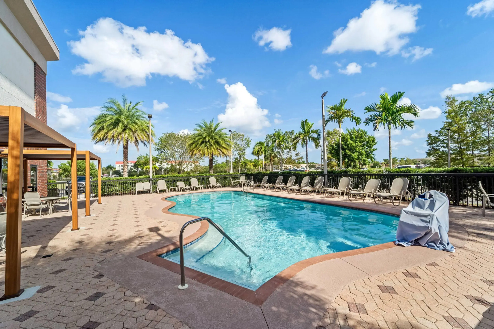 Days Inn & Suites by Wyndham Fort Myers Near JetBlue Park