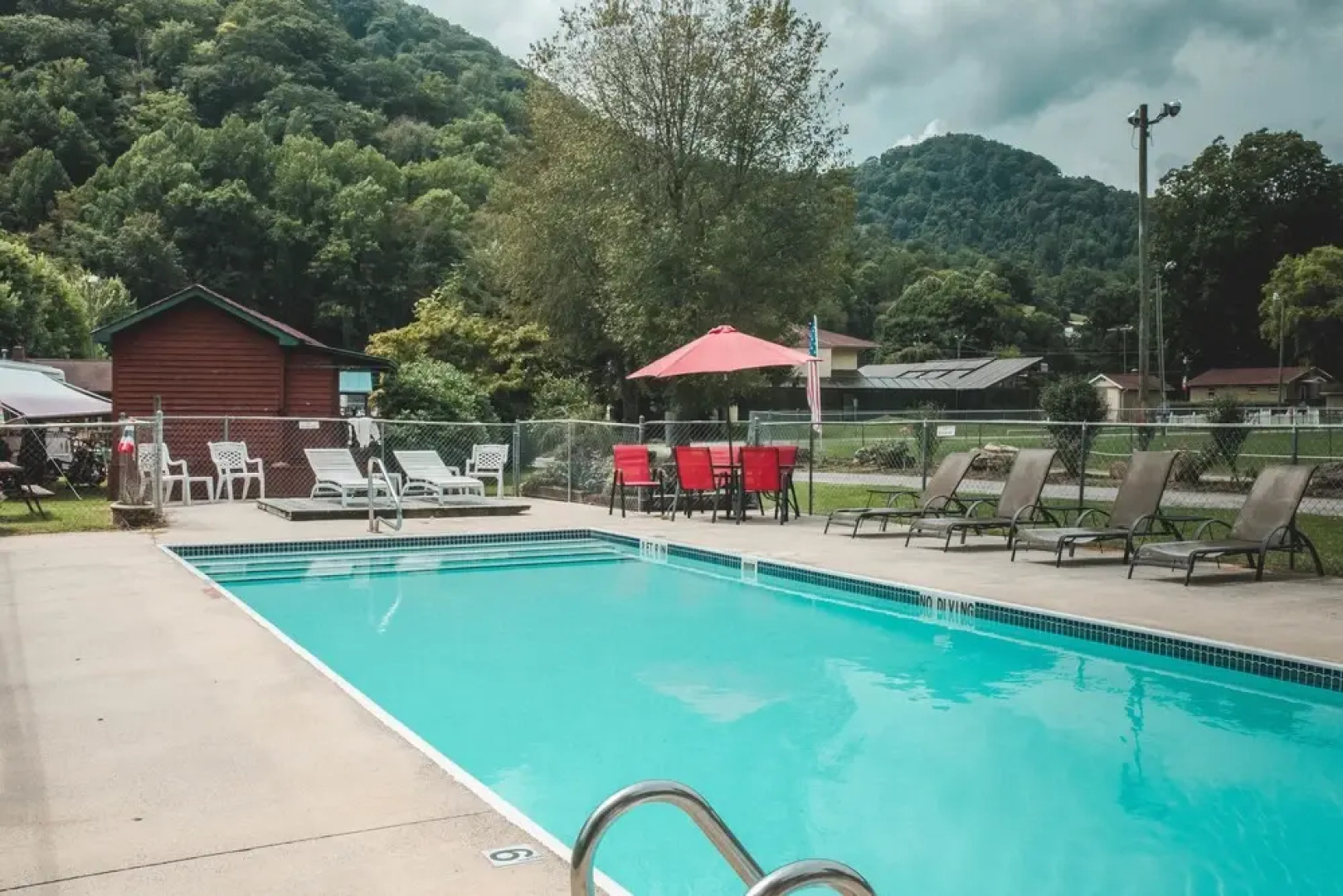 Smoky View Cottages & RV Resorts