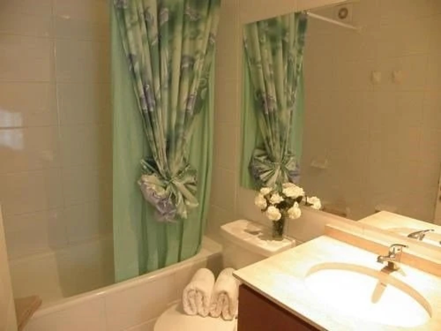YQ Santiago Suites