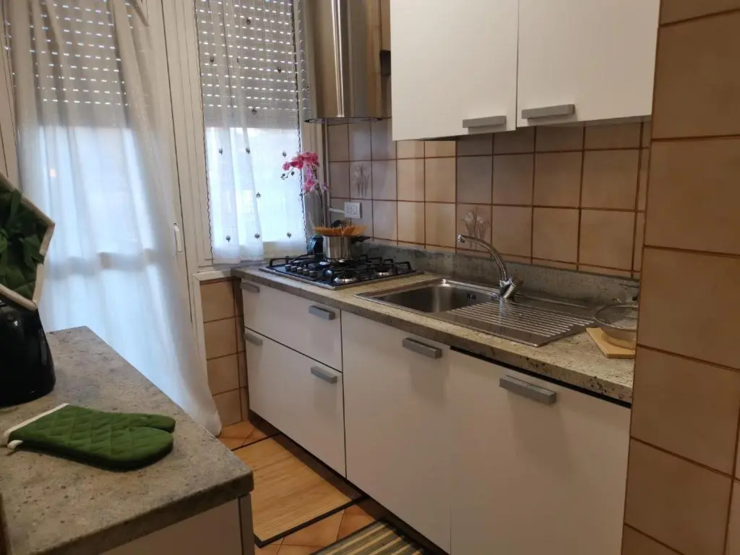 Bnbook - Sesto Calende Train Station