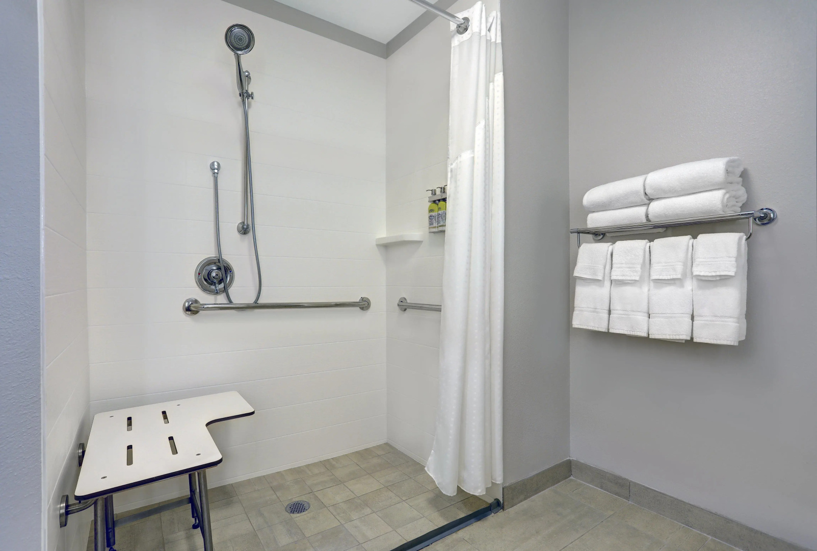 Holiday Inn Express & Suites Lenexa - Overland Park Area by IHG