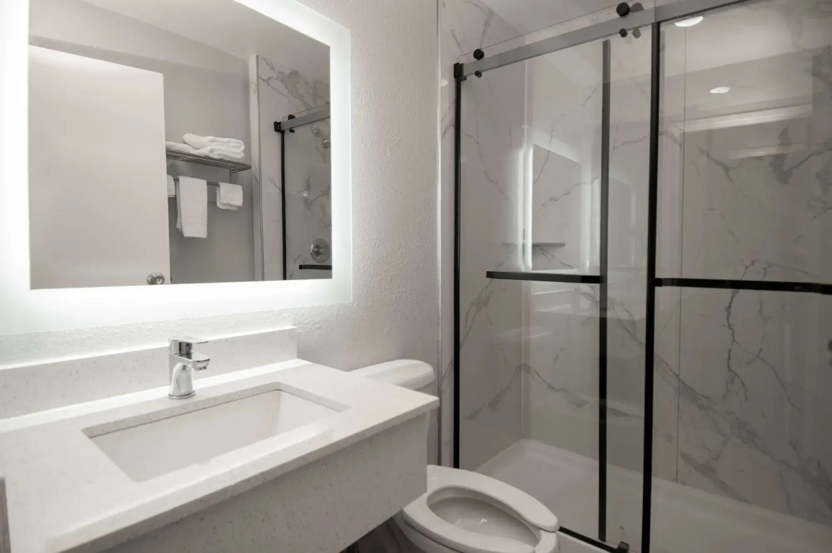 Americas Best Value Inn & Suites Lake Charles at I-210 Exit 5