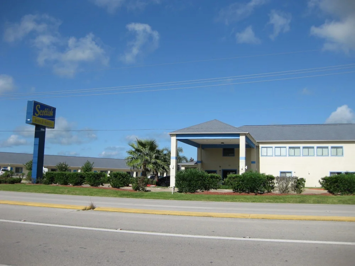 Scottish Inn and Suites