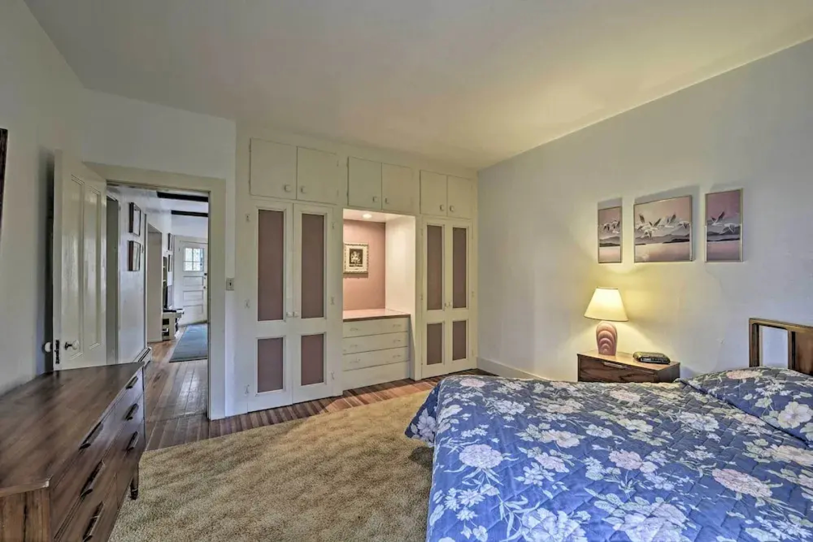 Easy Access to Beaches: Vineyard Haven House