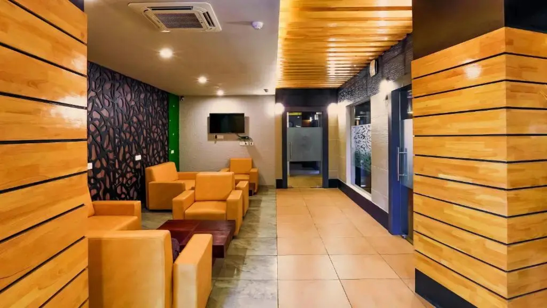 OYO 9265 Blue Lagoon Premium Hotel