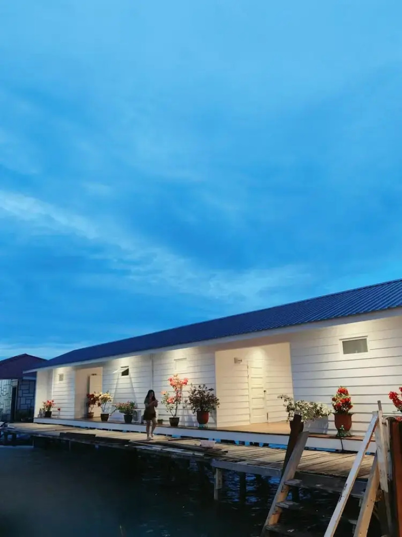 Bubblefish water villa