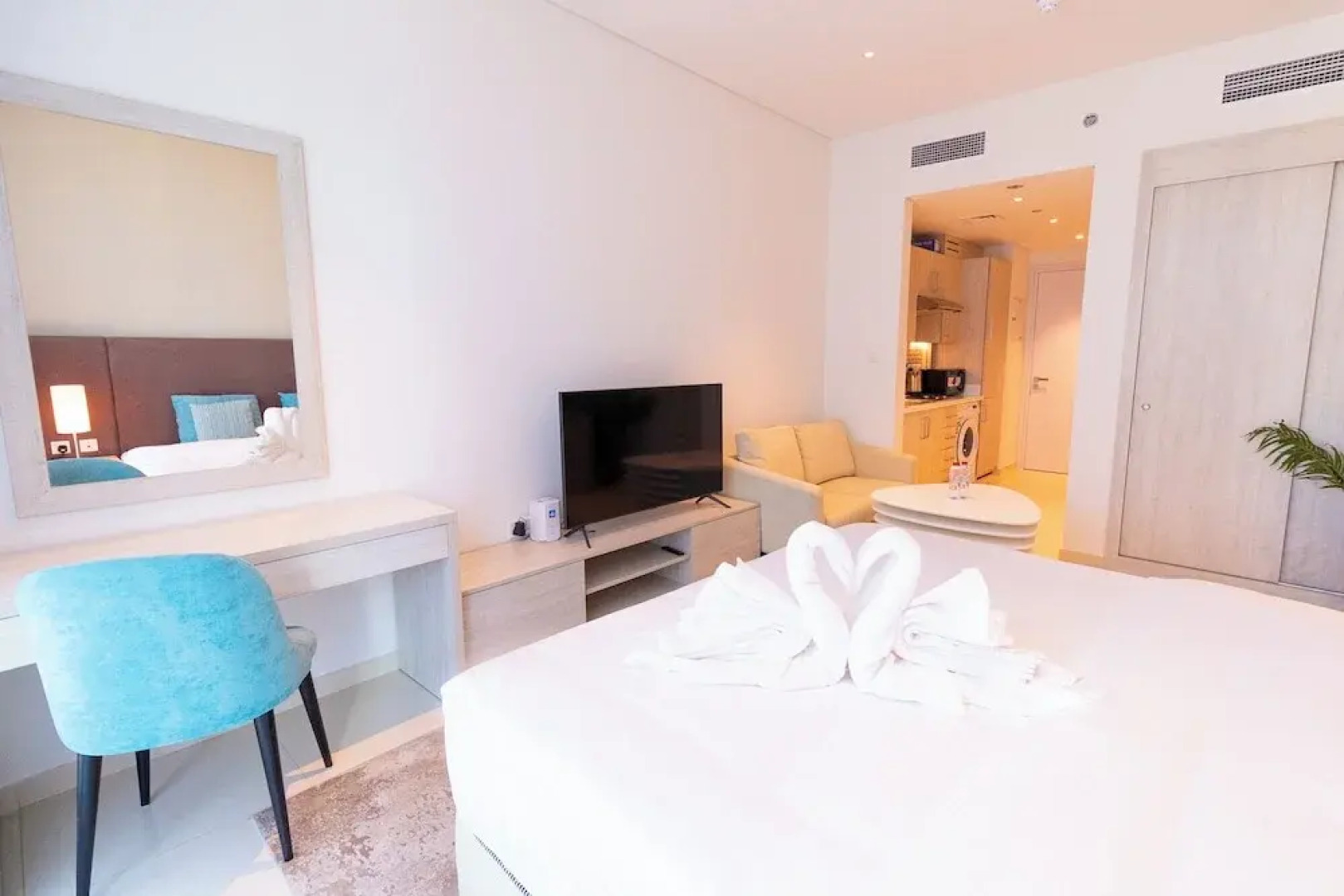 HAPPY SEASON I Seven Palm Residences Palm Jumeirah