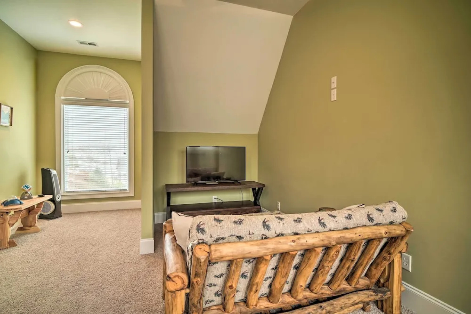 Dog-friendly Family Home Steps to Norris Lake