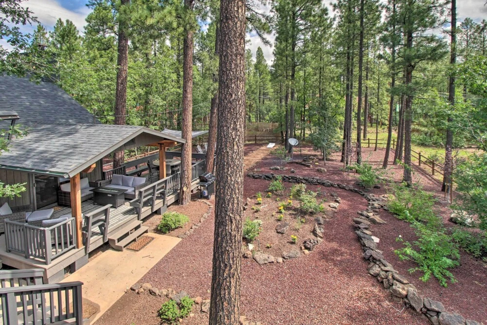 Chic Pinetop Retreat w/ Separate Apartment!