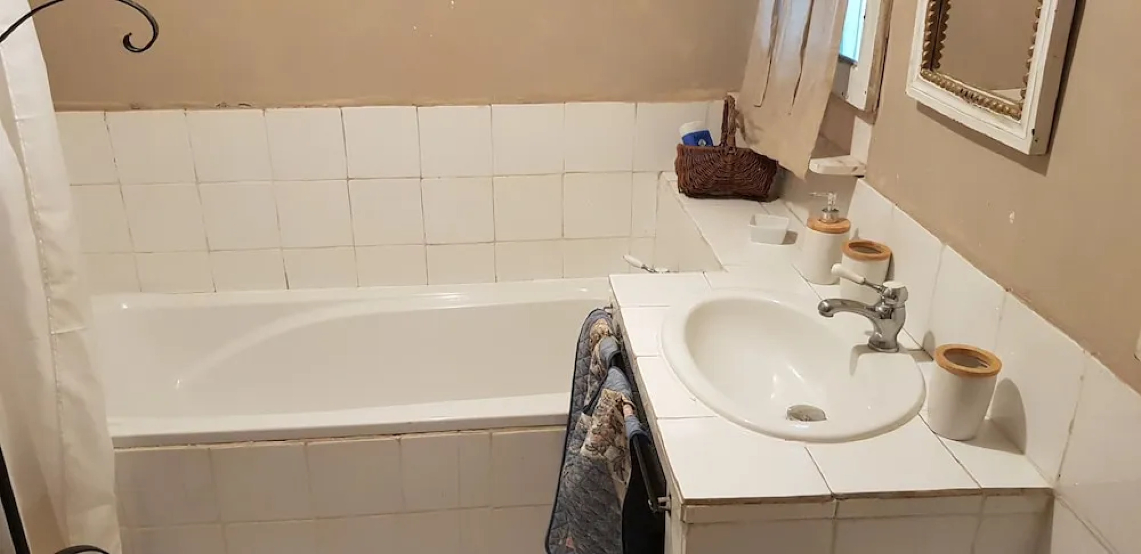 Mas Les Micocouliers