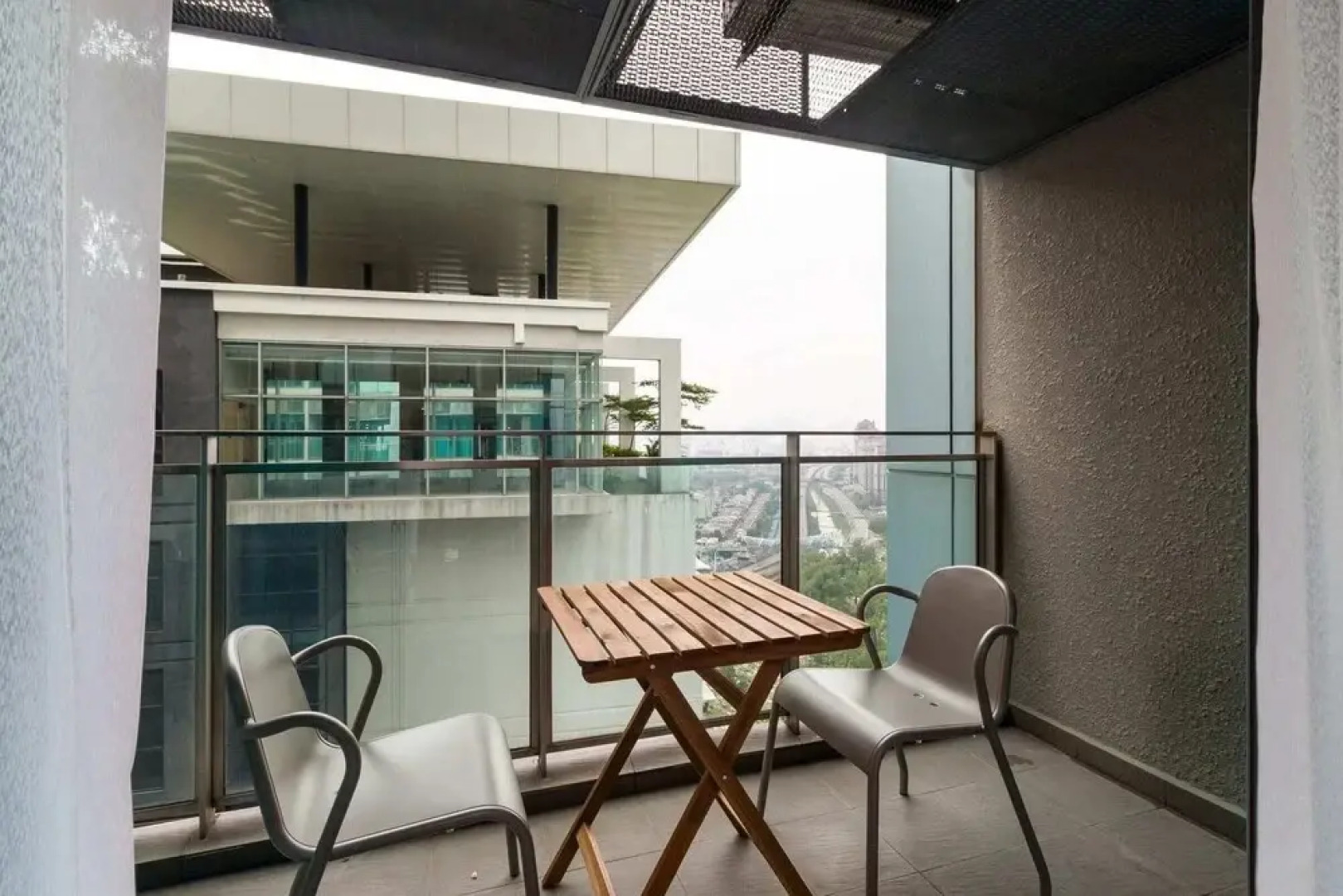 Bright 3 Queen Bed Condo Walk to KL Tower