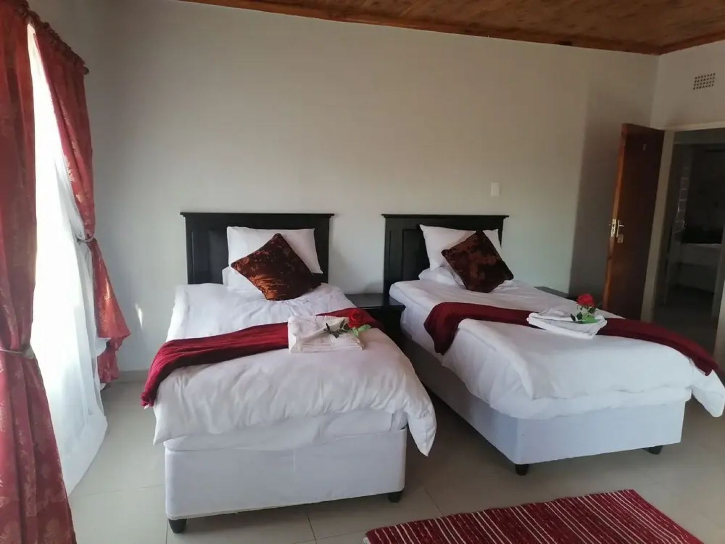 Rose and Thorn Guesthouse - Adults Only