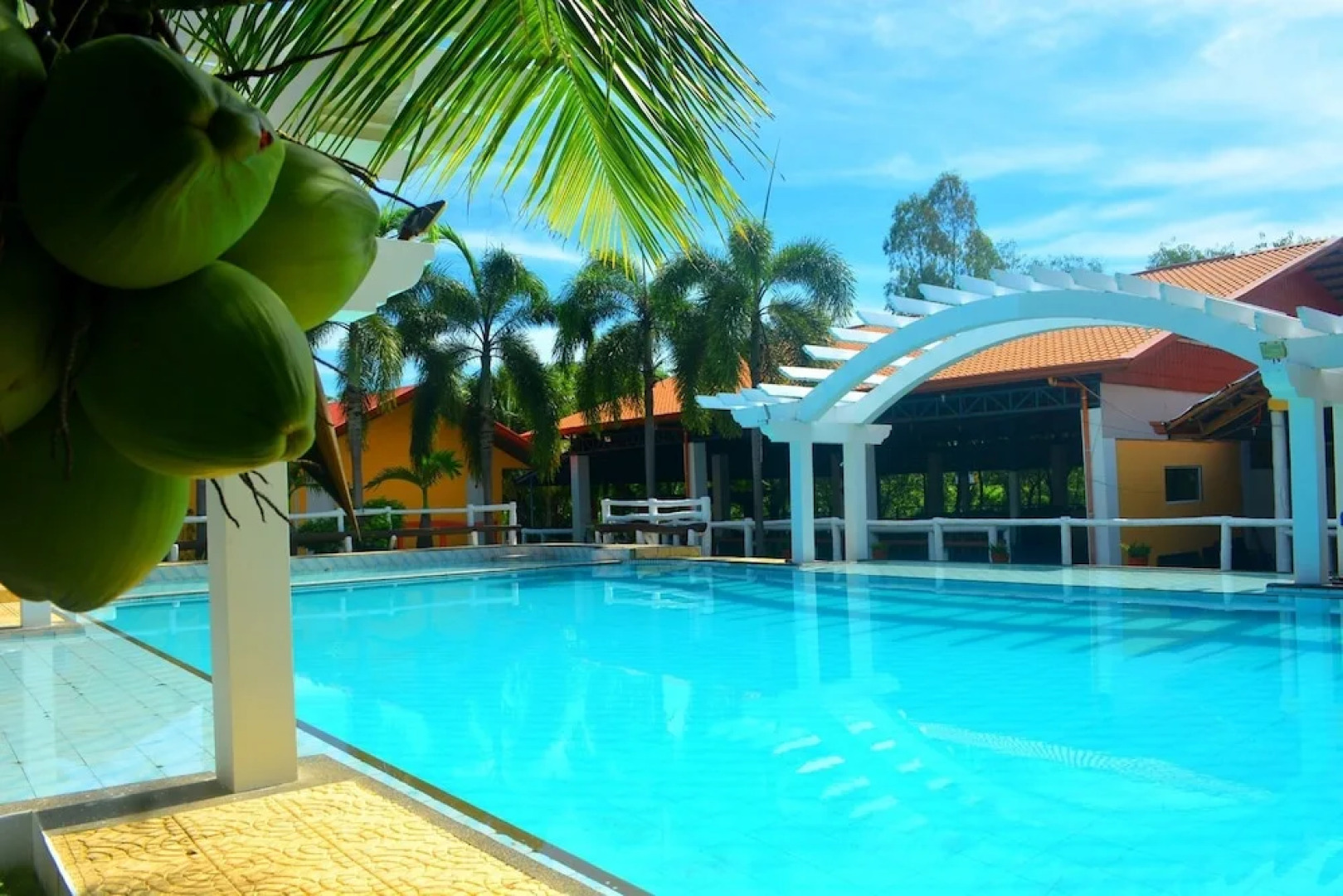 Phi-Phi Beach Hotel and Island Resort