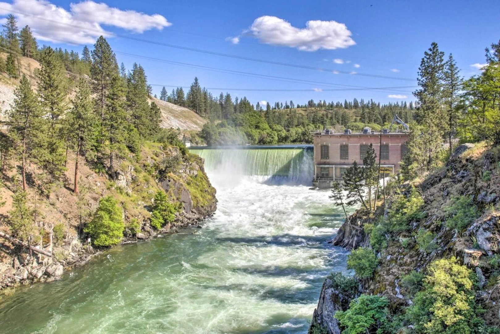 Nine Mile Falls Hideaway: Scenic Retreat on River