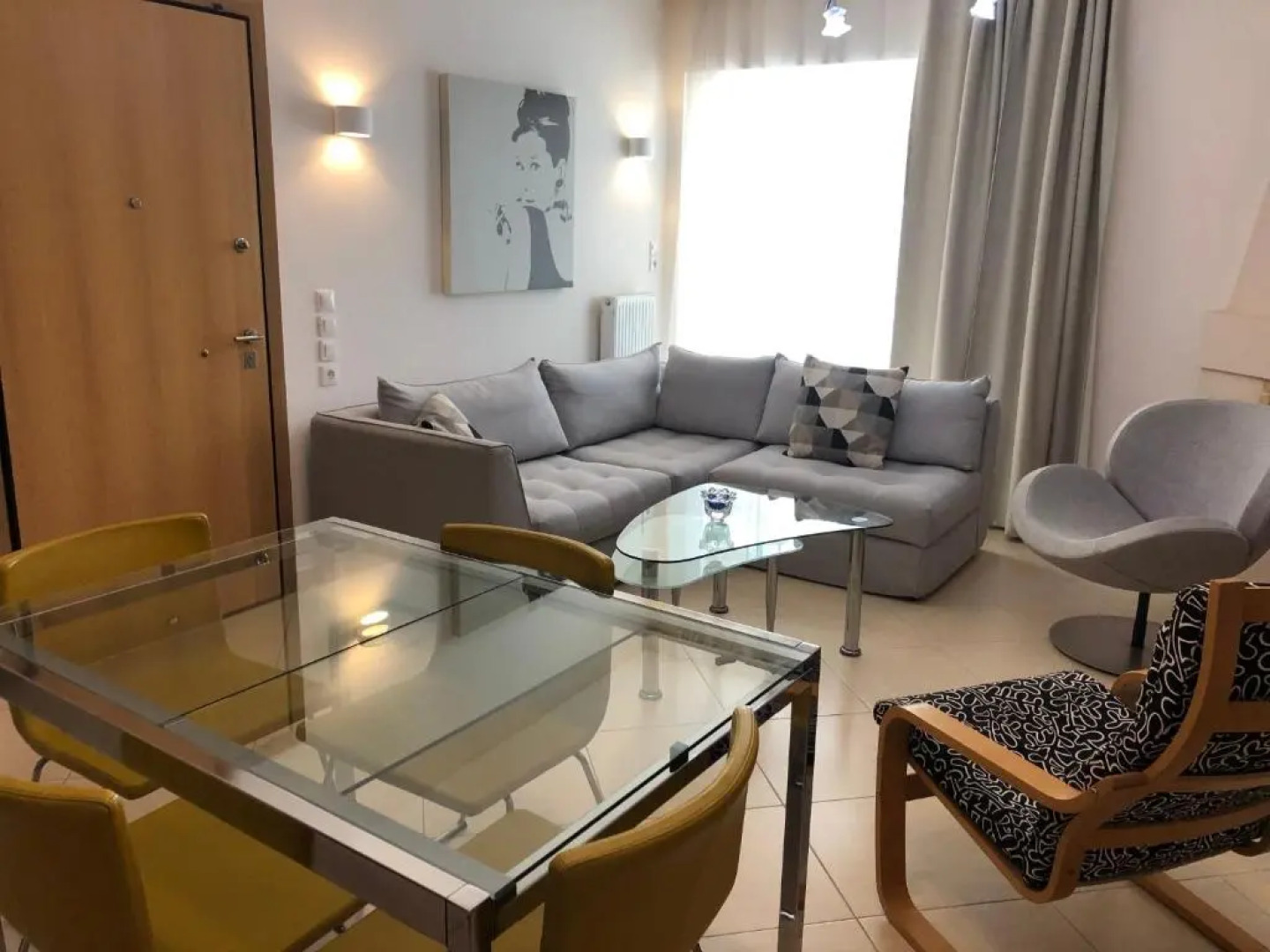 Garden Apartment next to the Mall -Private Parking