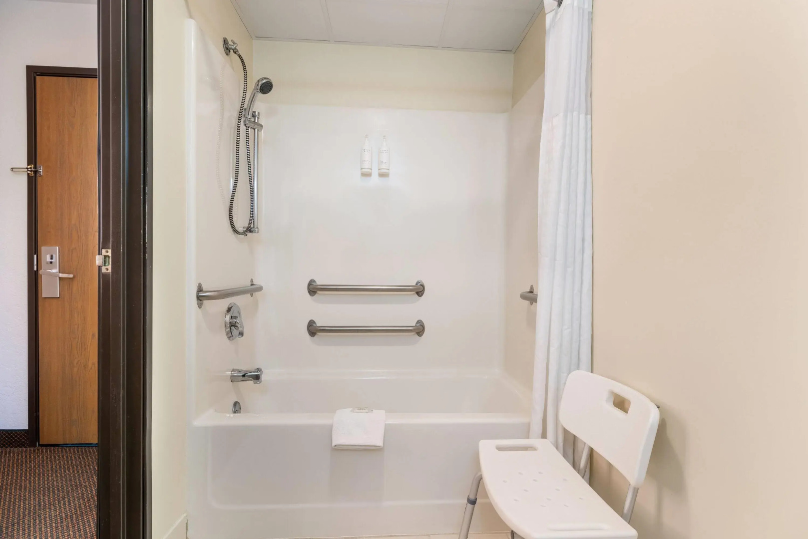 Howard Johnson Hotel & Suites by Wyndham Oacoma