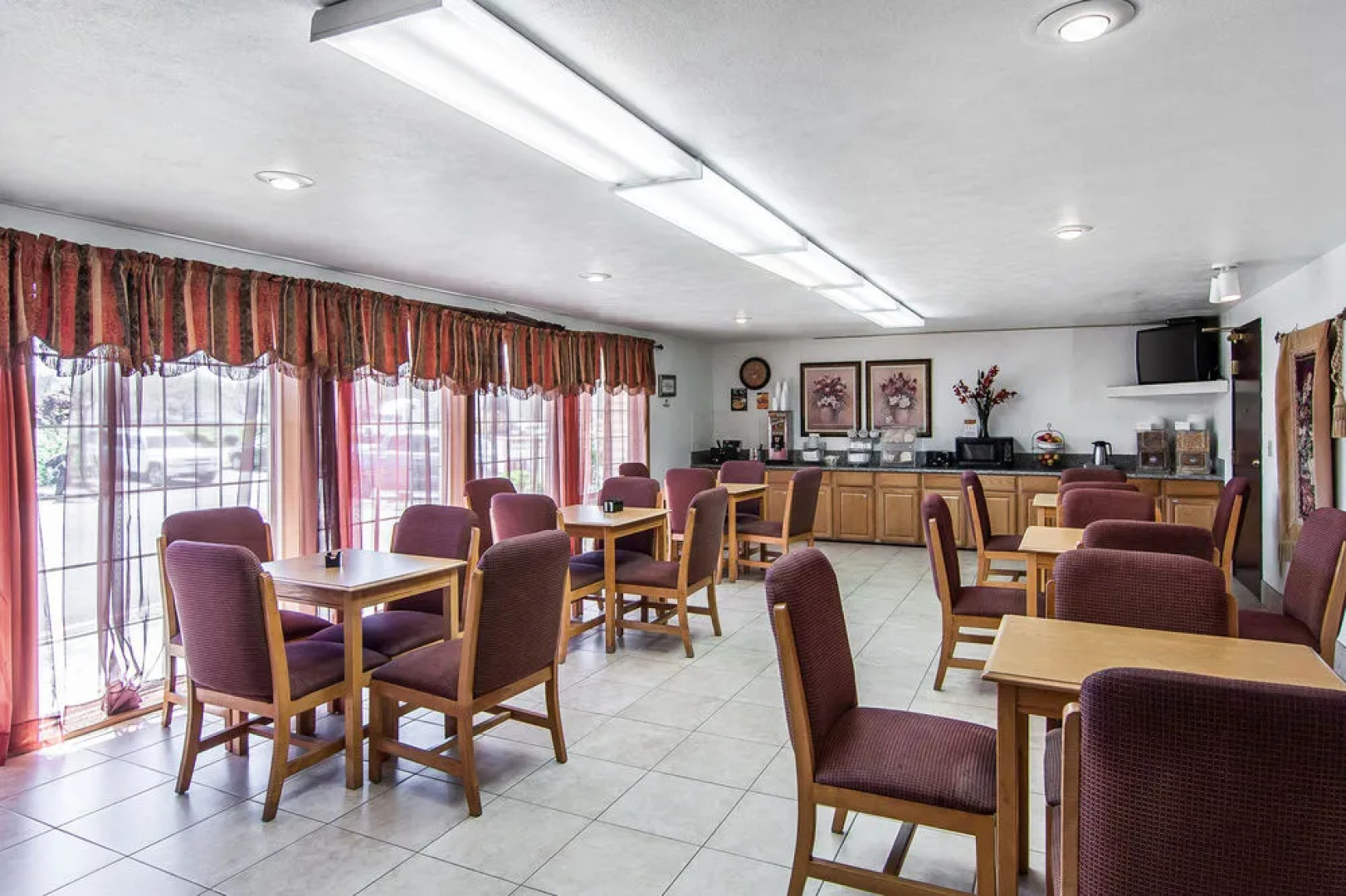 Rodeway Inn & Suites