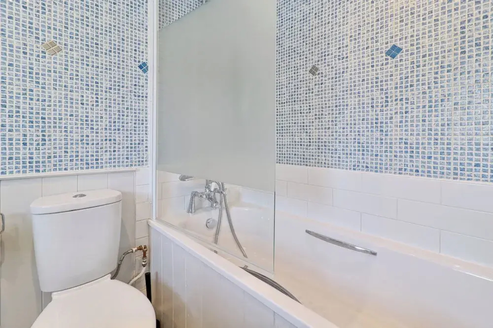 Tranquil Garden Retreat in Buckhurst Hill