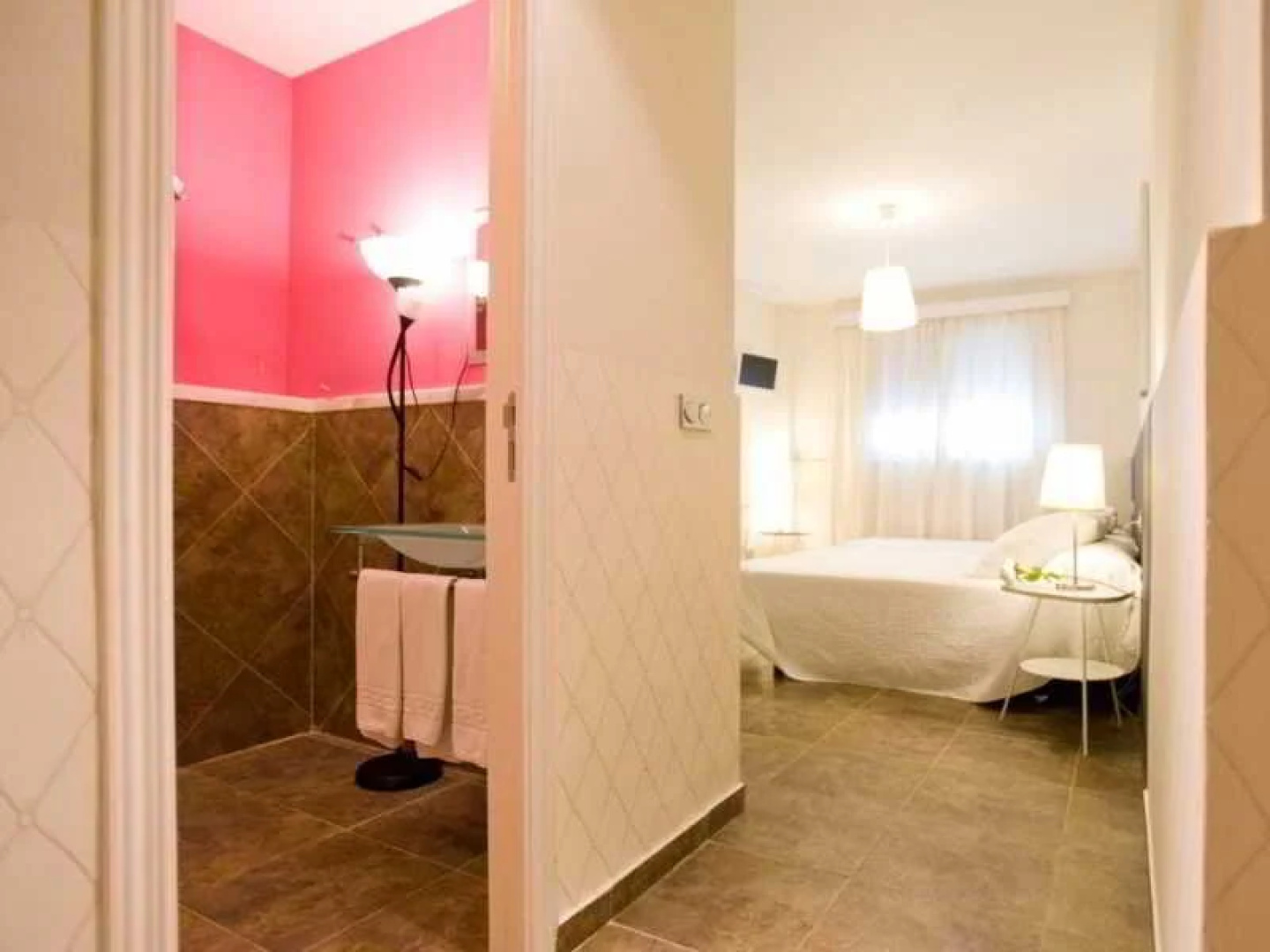 Hospederia Almundo by Alexandra Realty