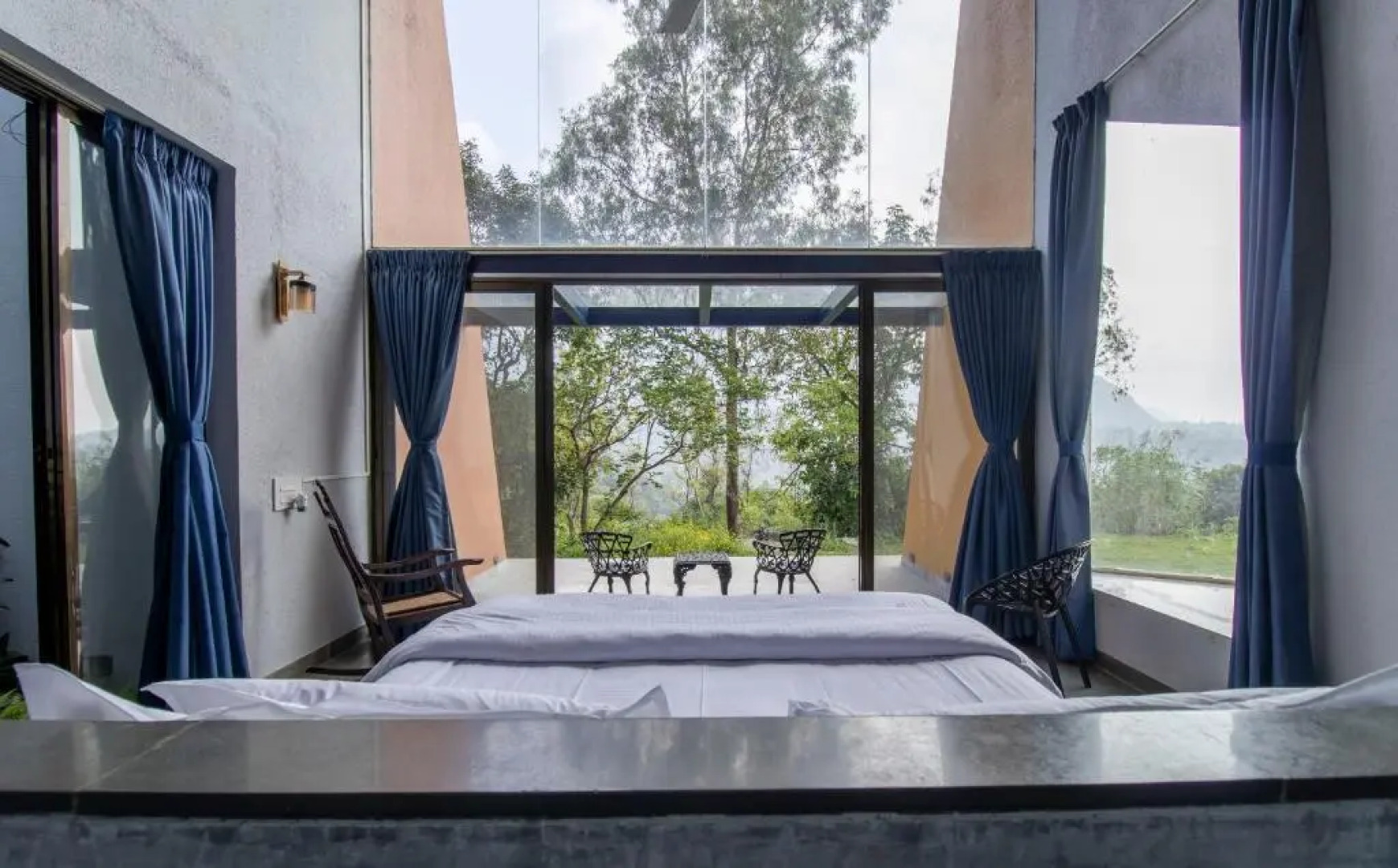 SaffronStays Solasta, Mulshi - Infinity Pool Villa with Mulshi DAM Views