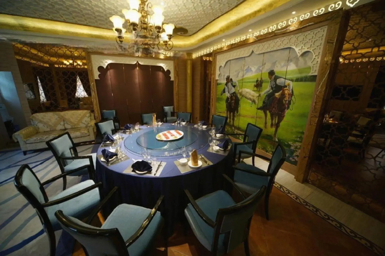 Yili Huacheng Hotel (Liuxing Street)