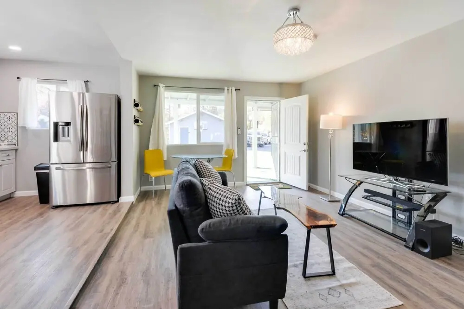 Waterfront Mariposa Hideaway: Hot Tub & Mtn Views!