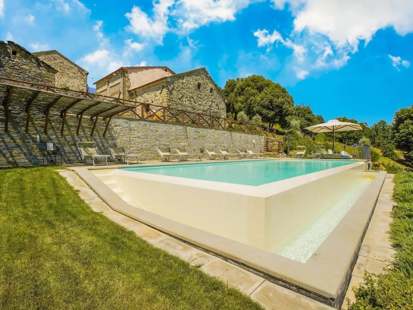 Beautiful accommodation in elegant farmhouse with pool and breathtaking views