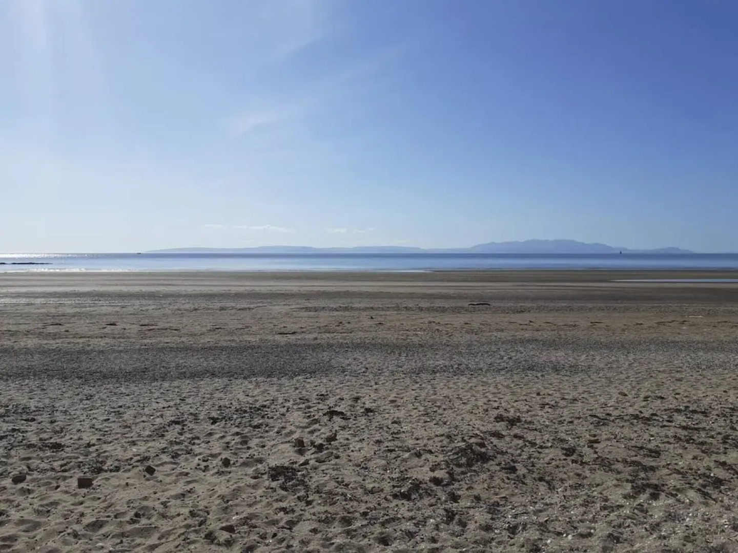 Marina View, Lovely Upper 3 Bedroom Apartment