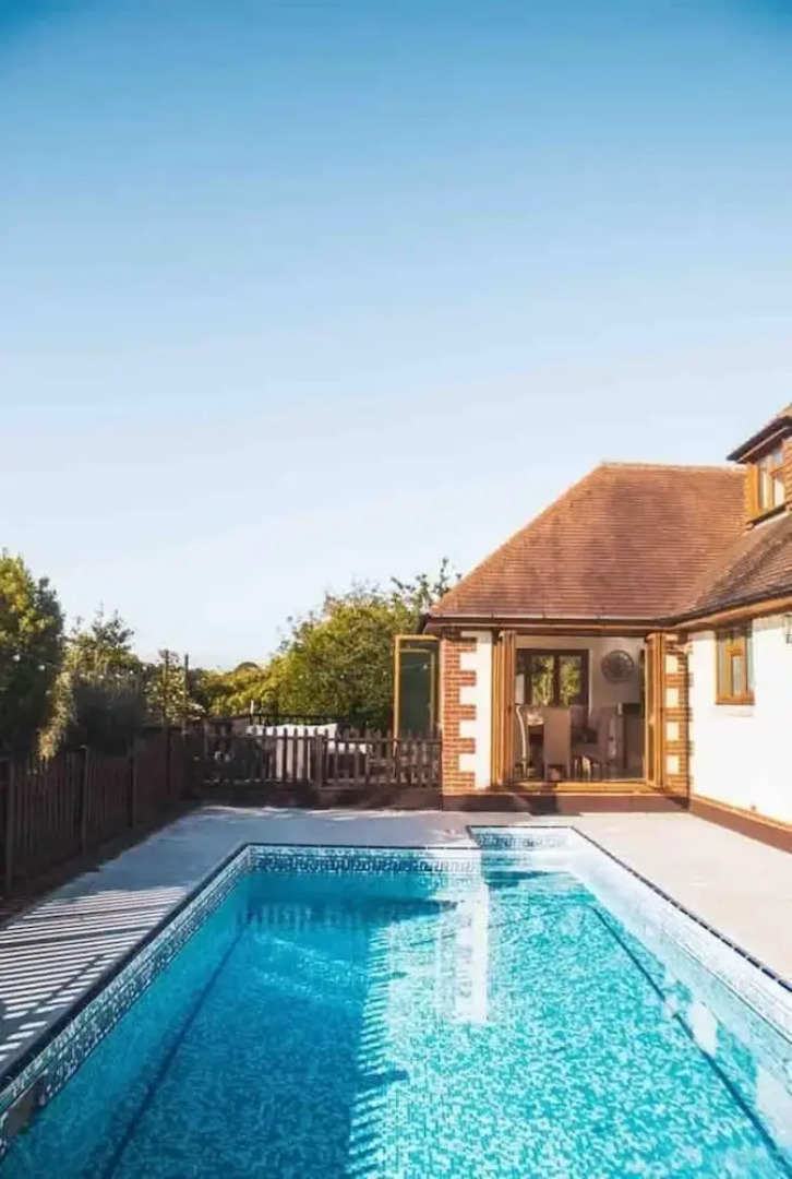 Threeways Retreat With Heated Swimming Pool