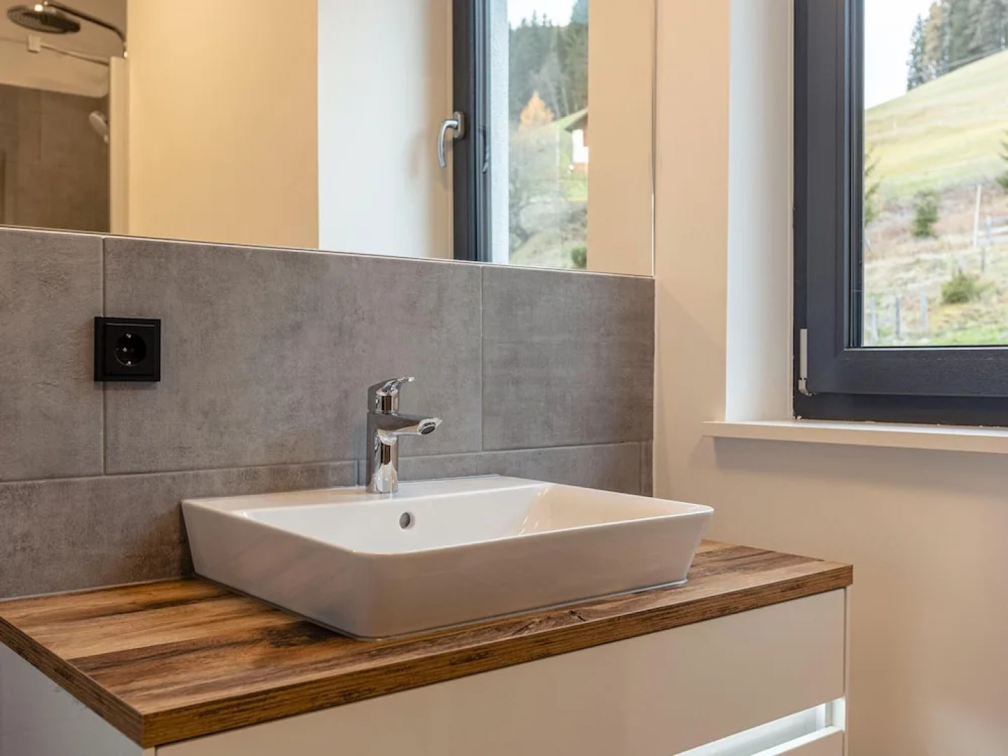 Apartment With Infinity Pool