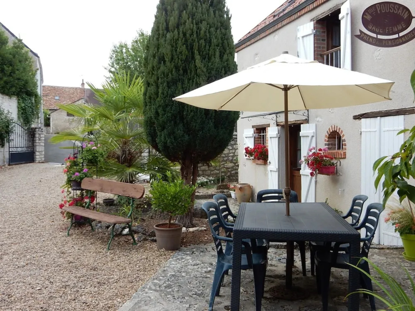 House With one Bedroom in Mer, With Enclosed Garden and Wifi