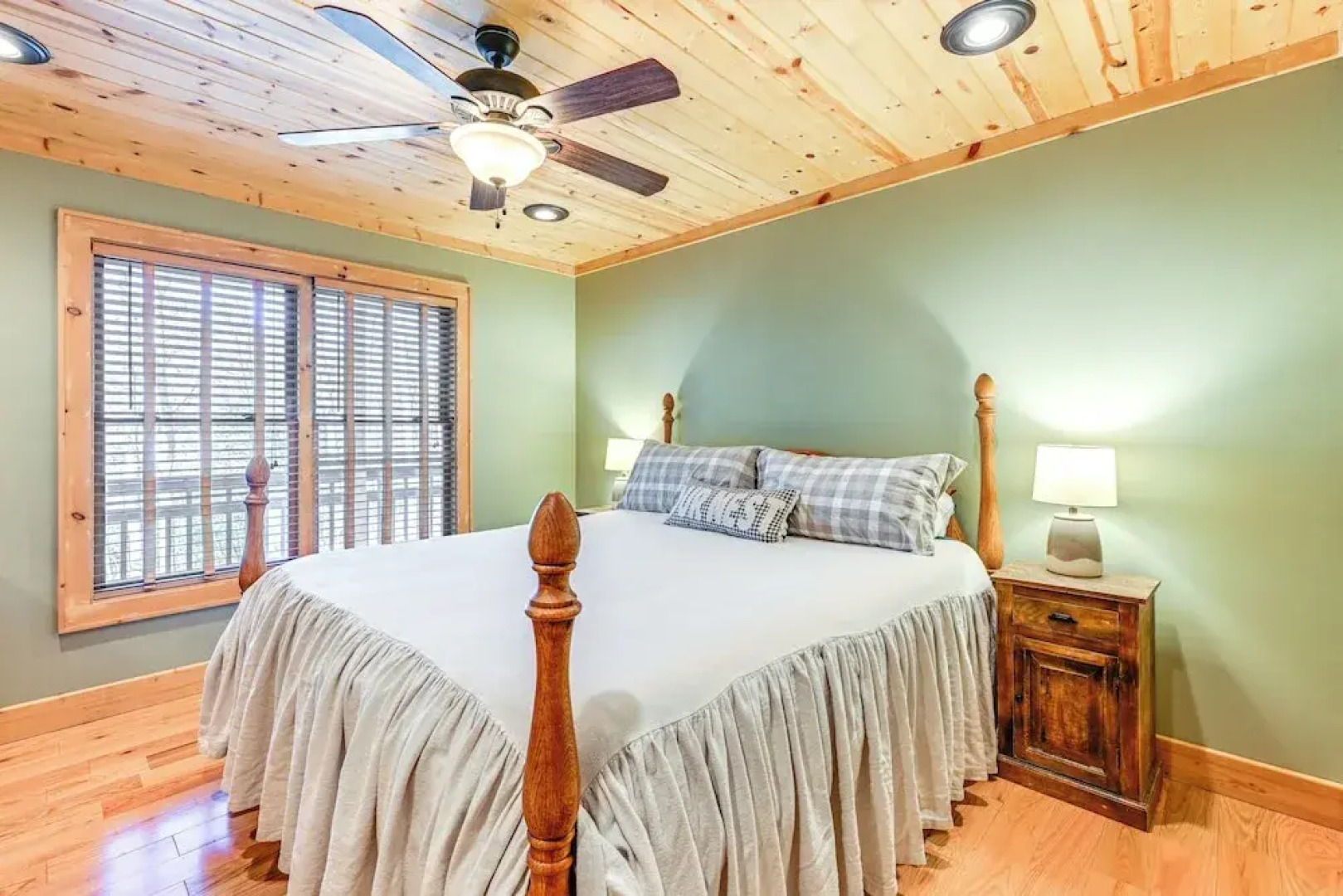 13 Mi to Cashiers: Cabin w/ Wraparound Porch!