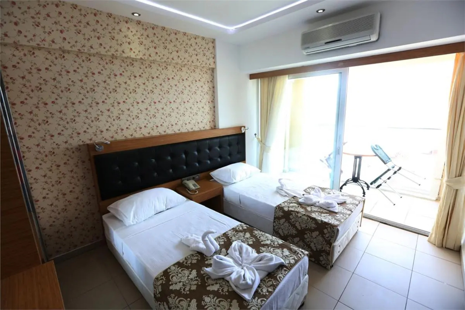 Aurasia SeaSide Hotel