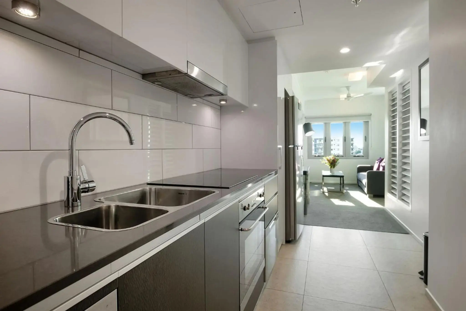 H on Mitchell Apartment Hotel