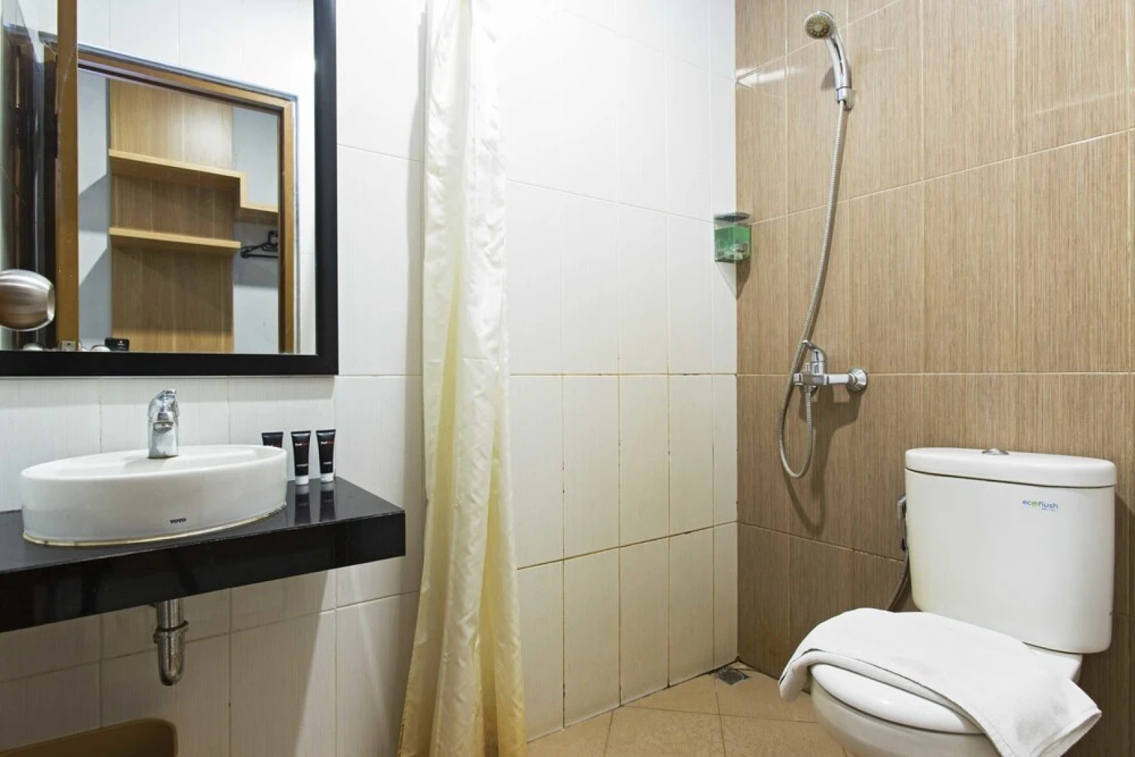 RedDoorz Plus Near ITC Fatmawati