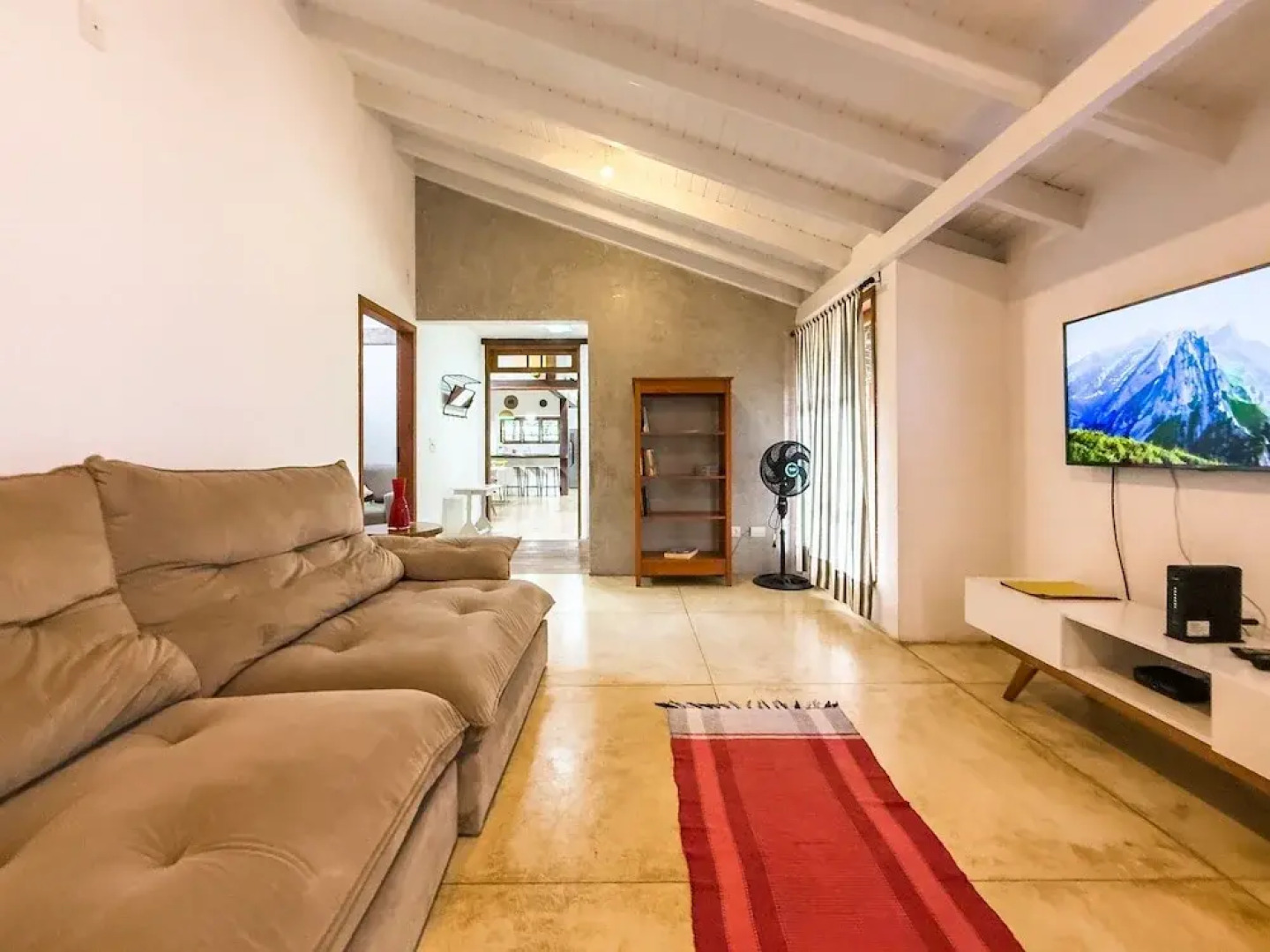 Casa com Piscina Privativa e Natureza – Granja Viana, São Paulo