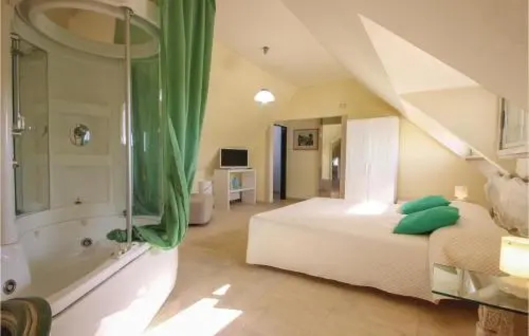 Four Bedroom Holiday Home in Vittoria