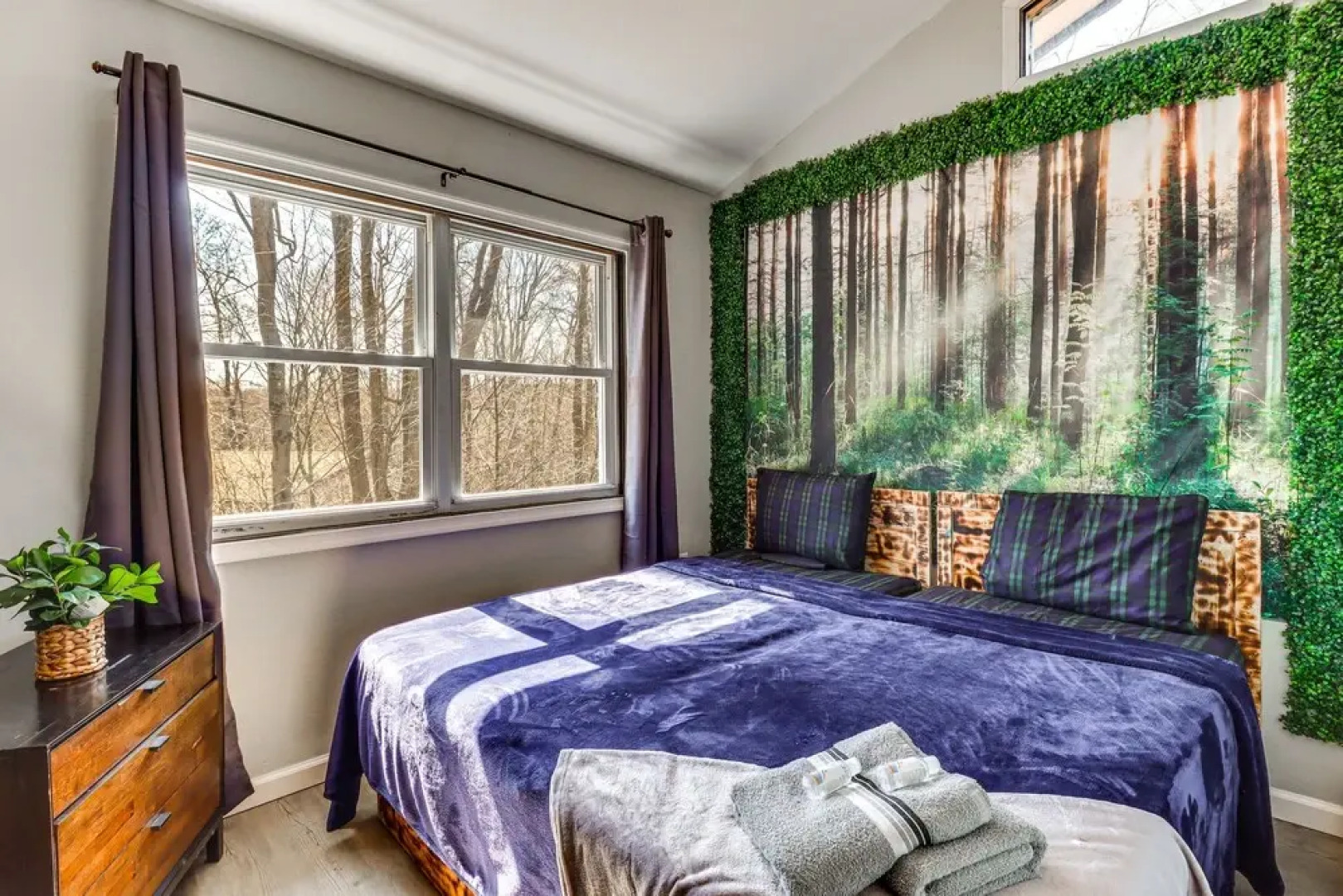 Pet-friendly Tobyhanna Retreat w/ Deck & Playset!