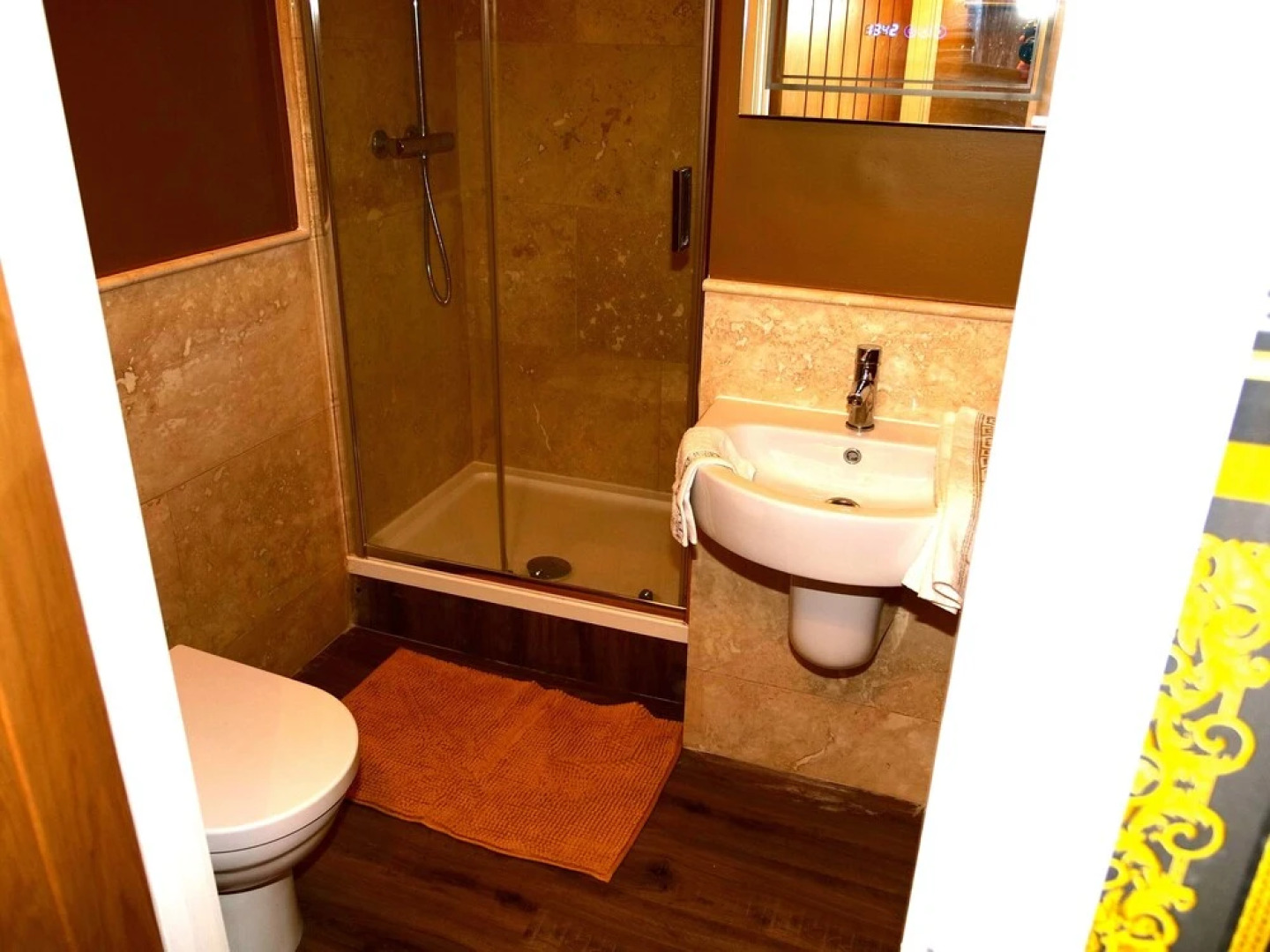 Sexy Luxurious Versace Apartment Near Sheffield