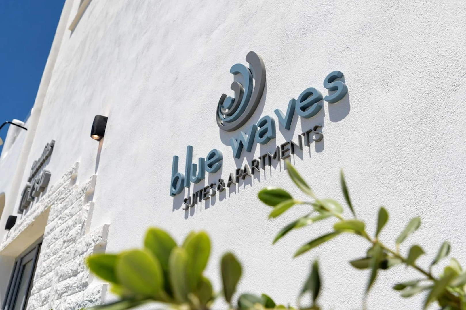 Blue Waves Suites & Apartments