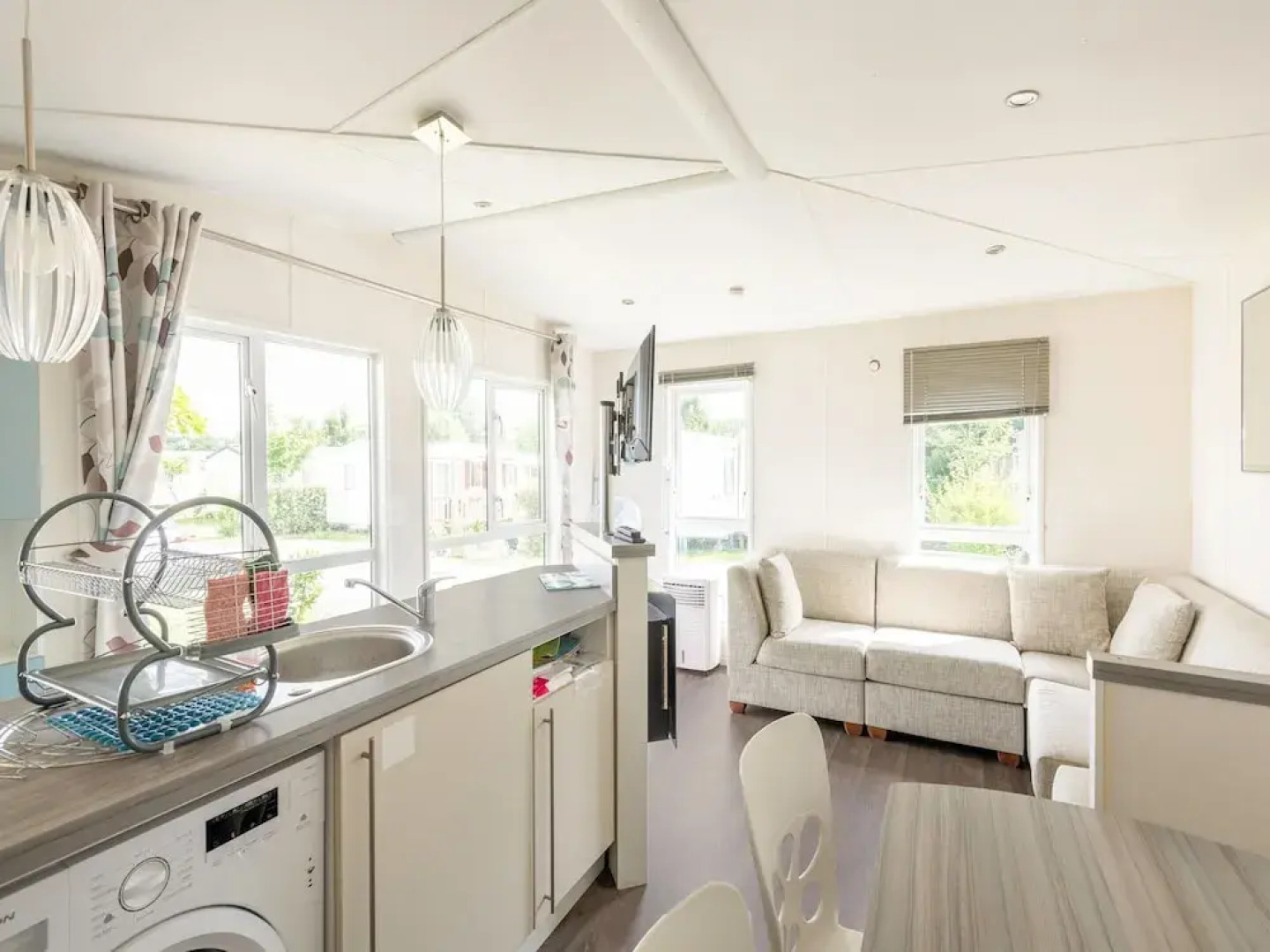 Mobile Home in Veuzain-sur-loire With Garden